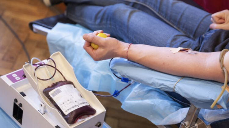Εθνικό Κέντρο Αιμοδοσίας: «Να μη δώσει αίμα όποιος είναι ομοφυλόφιλος»