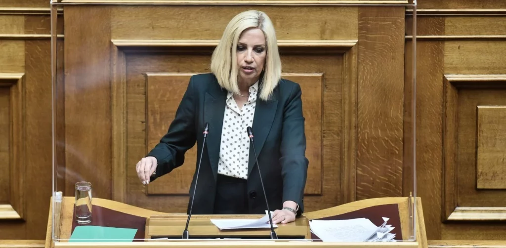 Να πάρει θέση για τις απόψεις Μπογδάνου κάλεσε τον πρωθυπουργό η πρόεδρος του ΚΙΝΑΛ