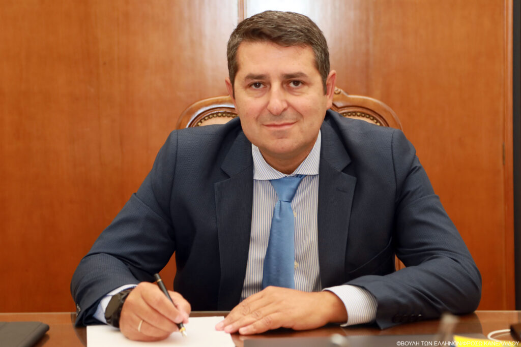 Γιώργος Μυλωνάκης: Επίθεση του Ρουβίκωνα στο σπίτι του γενικού γραμματέα της Βουλής