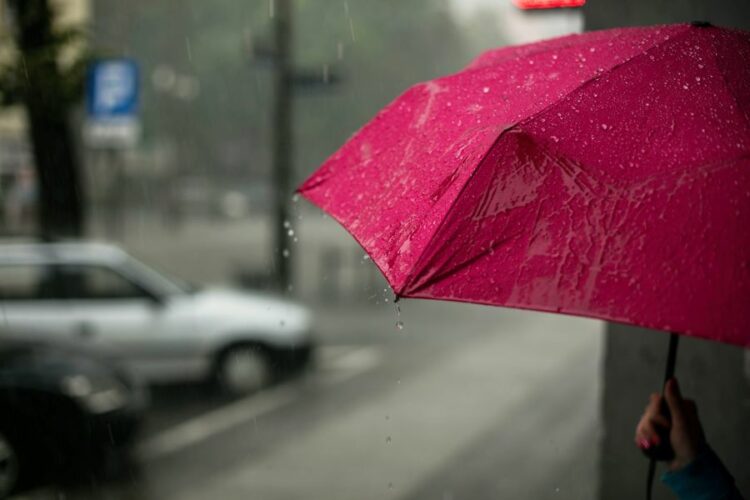 Έκτακτο δελτίο επιδείνωσης με ισχυρές βροχές και χαλαζοπτώσεις - Πού θα «χτυπήσει» η κακοκαιρία «Αθηνά»