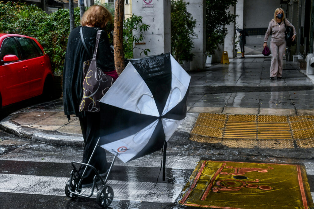 ΚΥΜΑ ΚΑΚΟΚΑΙΡΙΑΣ ΜΠΑΛΛΟΣ – ΚΑΤΑΙΓΙΔΑ ΣΤΙΓΜΙΟΤΥΠΑ ΑΠΟ ΤΟ ΚΕΝΤΡΟ ΤΗΣ ΑΘΗΝΑΣ (ΤΑΤΙΑΝΑ ΜΠΟΛΑΡΗ/EUROKINISSI)