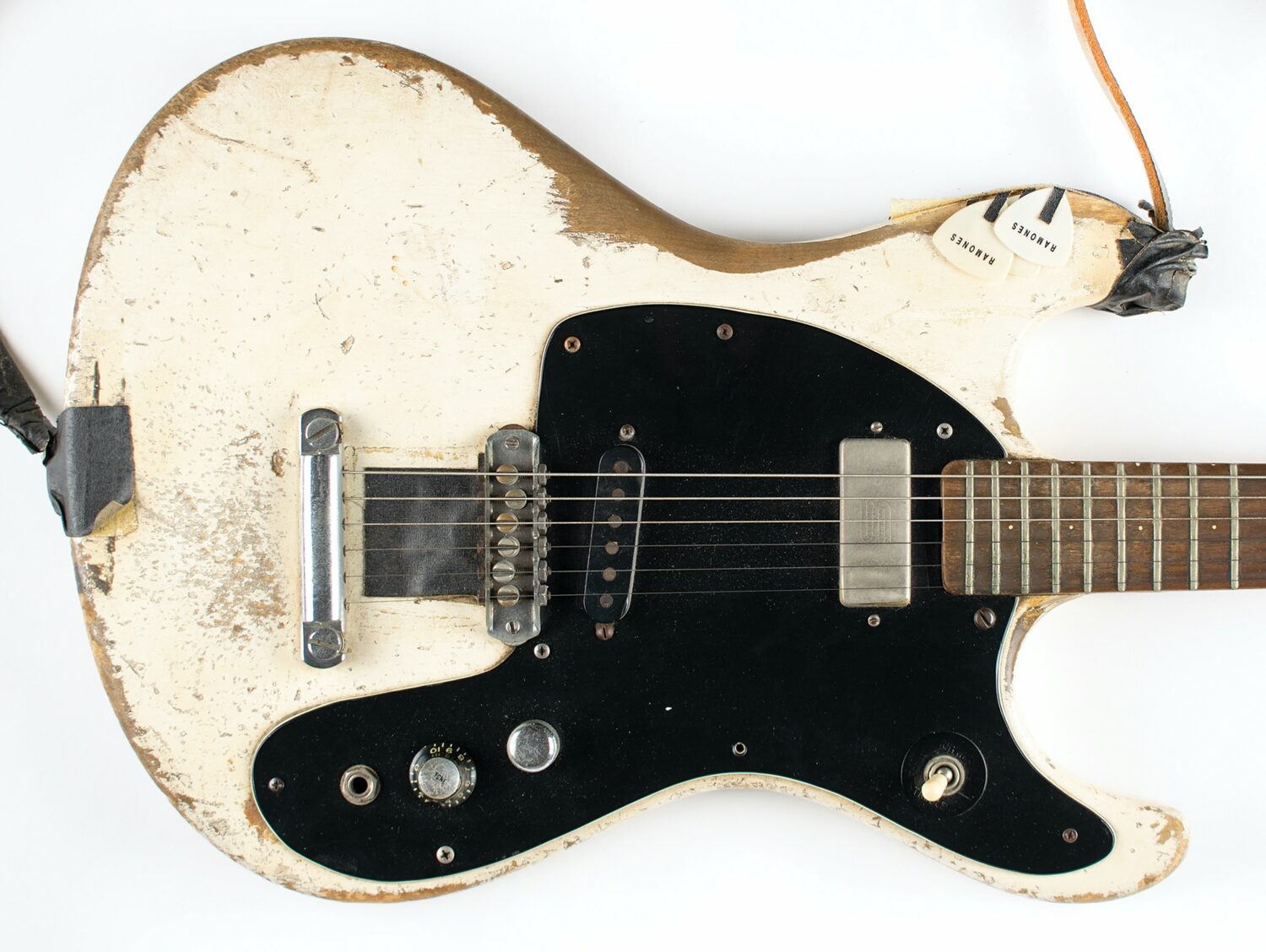 Ramones: Η κιθάρα του Johnny πουλήθηκε έναντι 937.500 δολαρίων