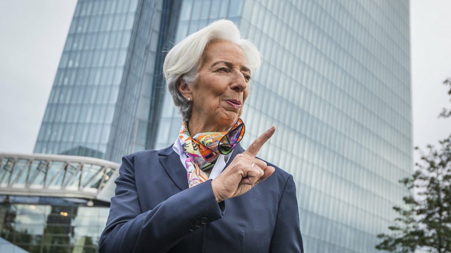 Bloomberg: Πόσο θα αυξήσει τα επιτόκια η ΕΚΤ; Πιέζουν τα «γεράκια»