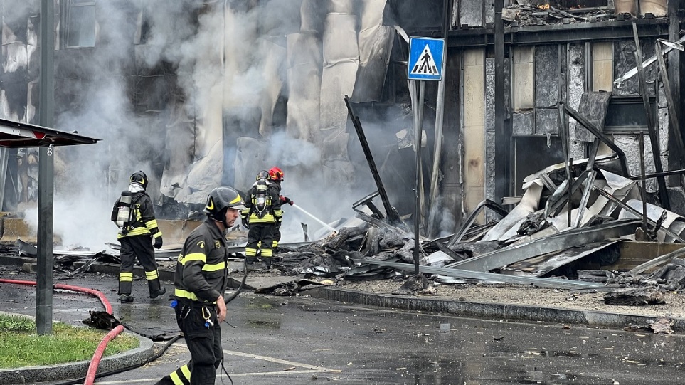 Ιταλία: Αεροσκάφος έπεσε πάνω σε κτίριο στο Μιλάνο