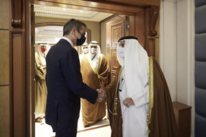 Συνάντηση Μητσοτάκη με τον πρωθυπουργό του Μπαχρέιν - Στο επίκεντρο οι επενδύσεις και ο τουρισμός