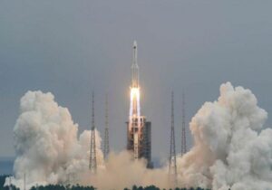 oi-ipa-arnithikan-tin-episkepsi-kinezon-astronafton-ston-diastimiko-stathmo