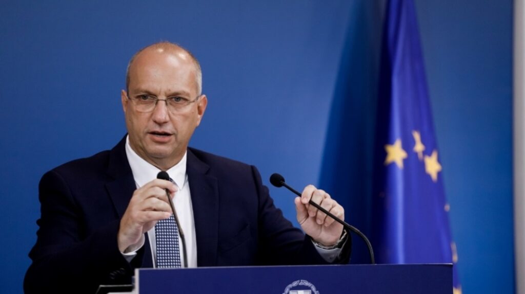 Οικονόμου: Όλοι ξέρουμε ποιος προσπάθησε να χειραγωγήσει τα ΜΜΕ για να στήσει κανάλια