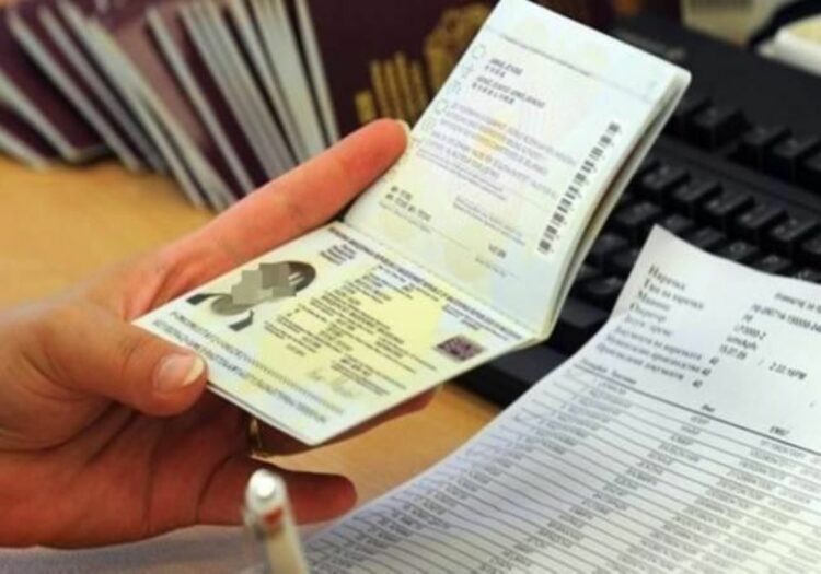 Πλαστά διαβατήρια αξίας 800 ευρώ σε εργαστήρια στον Κολωνό