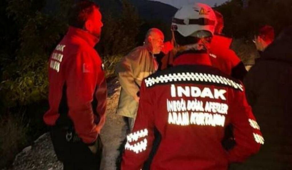 Μεθυσμένος χωρικός έψαχνε μαζί με τα σωστικά συνεργεία να βρει... τον εαυτό του