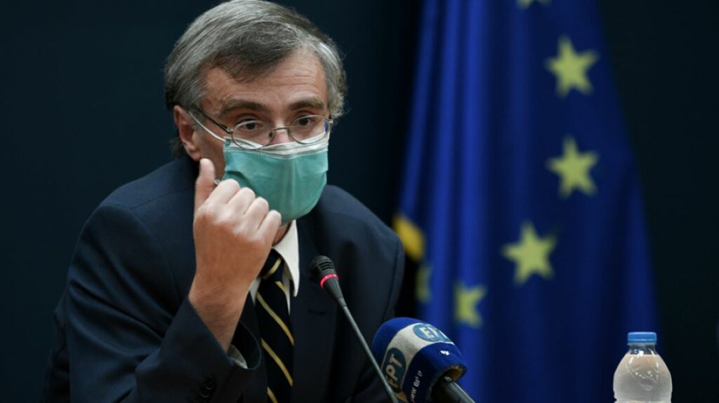 Τσιόδρας: Έχουμε αποφύγει σχεδόν 8.400 θανάτους με τον εμβολιασμό