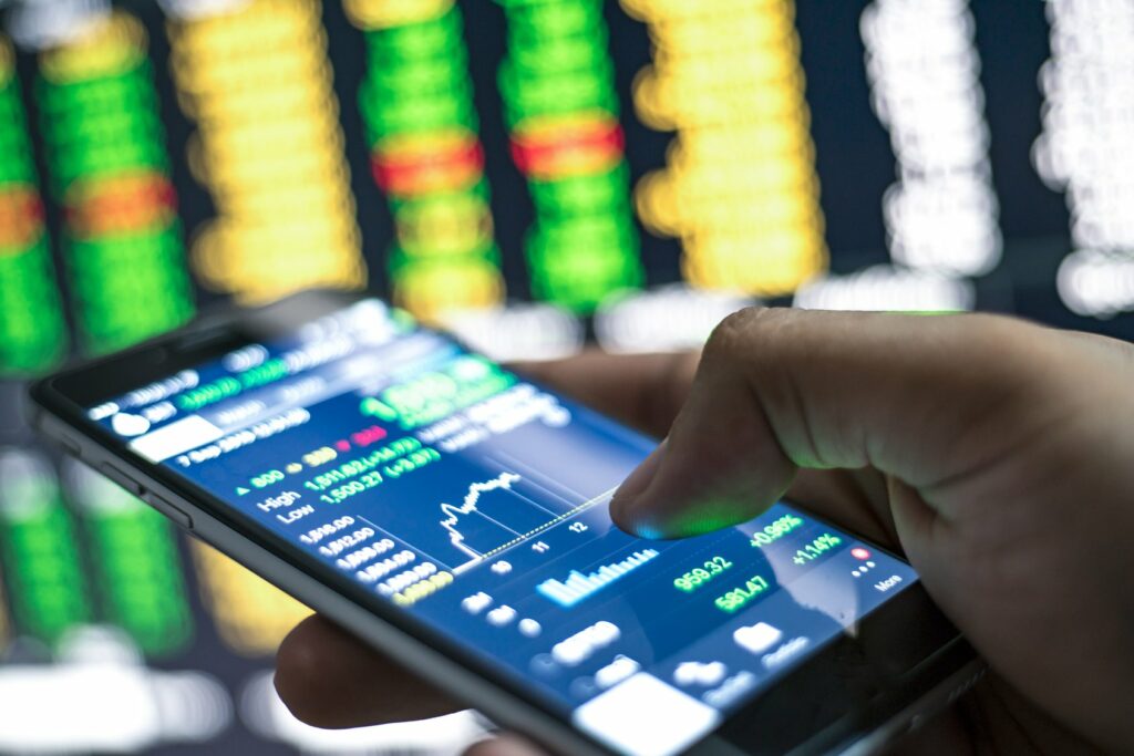 X.A: Άνοδος 0,57%, πάνω από τις 920 μονάδες, με στήριξη από τράπεζες, ΟΤΕ και ΔΕΗ