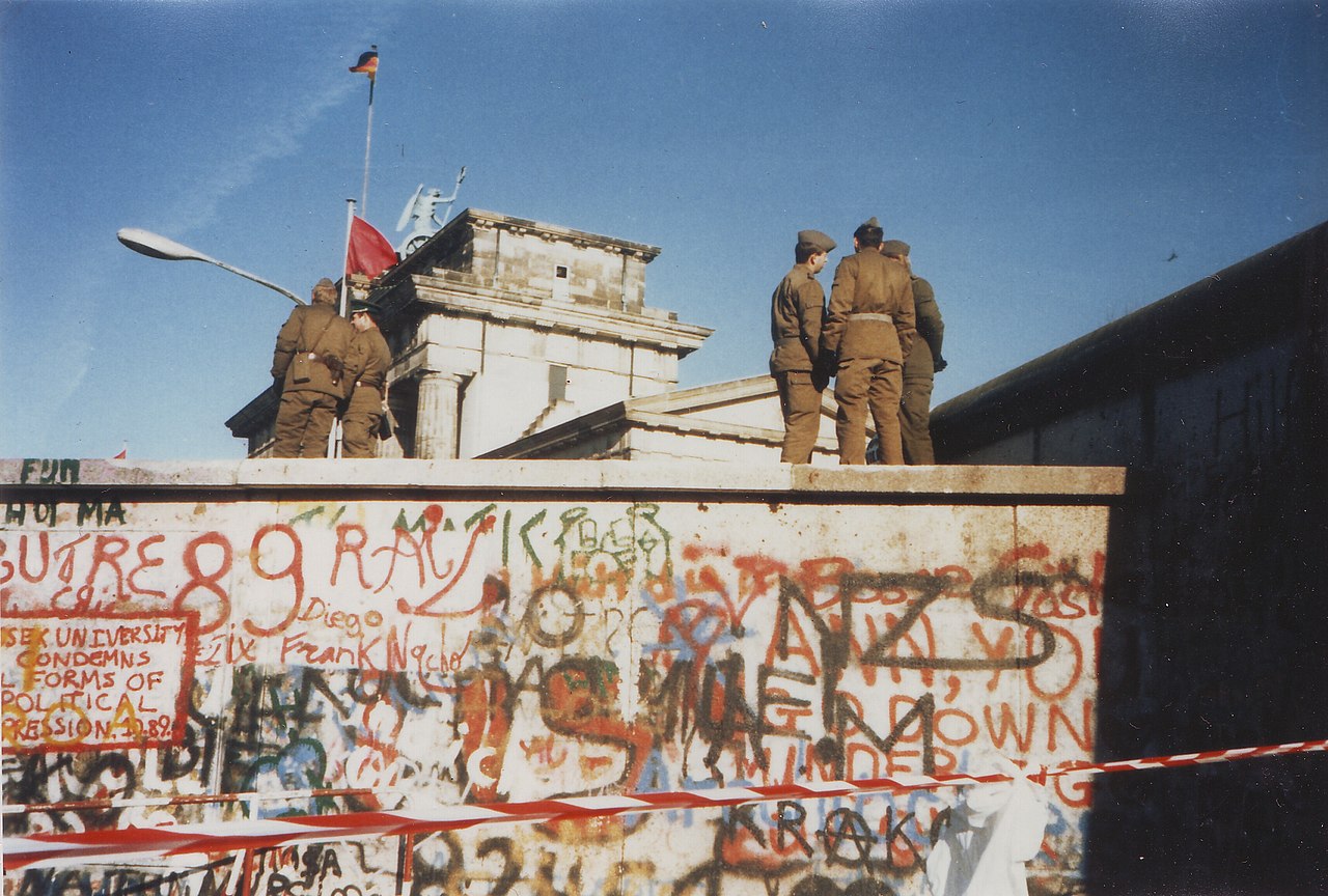 Το Τείχος του Βερολίνου, η Στάζι, η λαϊκή εξέγερση και η πτώση του