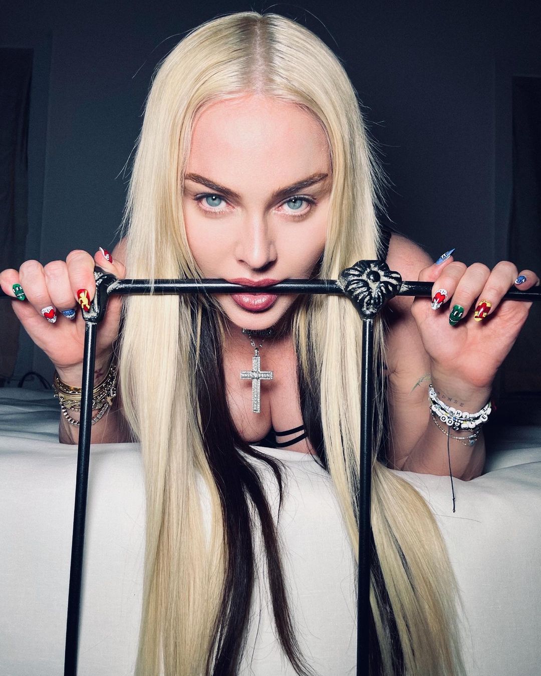 Madonna: Γυμνή στην κρεβατοκάμαρα «προκαλεί» τους θαυμαστές της