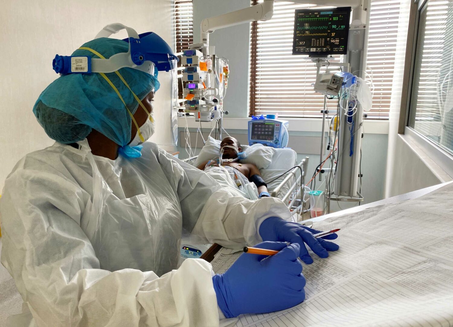Μετάλλαξη Omicron: Δεν χρειάζονται νοσηλεία οι ασθενείς που μολύνθηκαν στη Νότια Αφρική