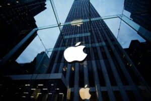 Apple: Η πρώτη εταιρεία στον κόσμο με κεφαλαιοποίηση 3 δισ. δολ.