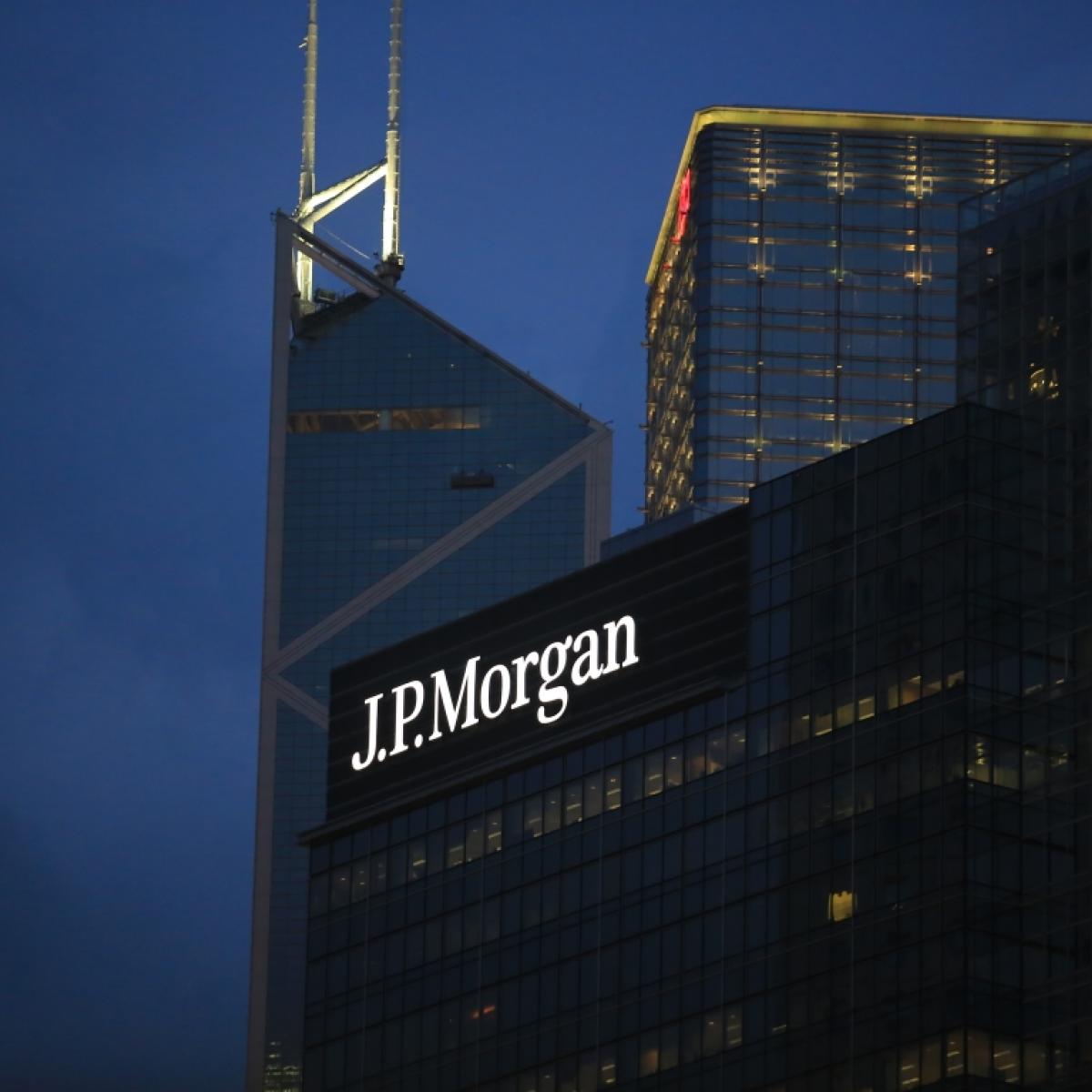 JP Morgan: Κλείνει τη long θέση της στα ελληνικά ομόλογα