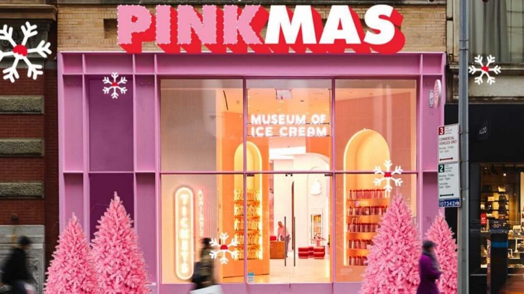 Pinkmass: Ροζ Χριστούγεννα στην Νέα Υόρκη από το Μουσείο Παγωτού