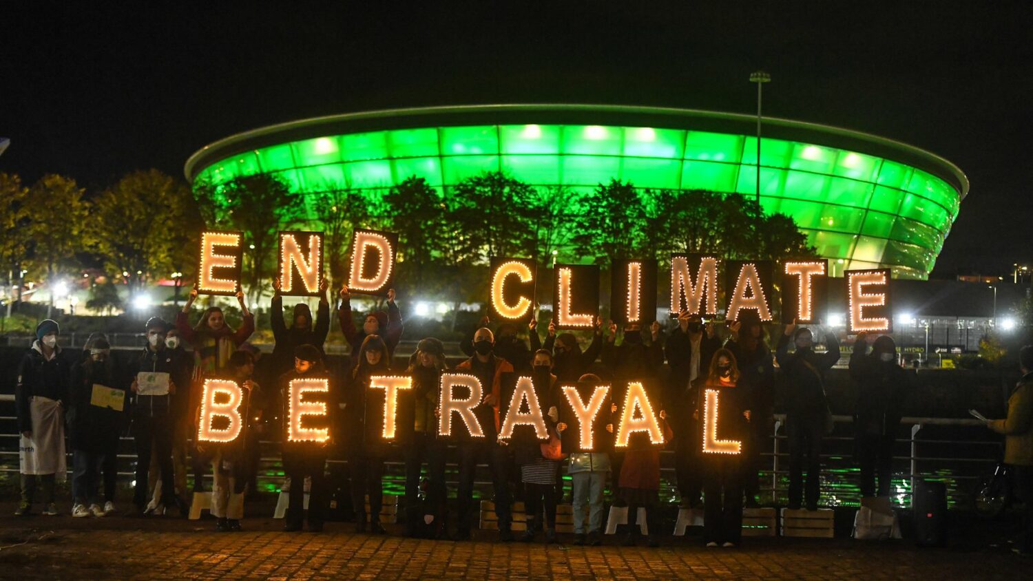 Κλίμα: Στην COP26, οι "κούφιες" υποσχέσεις καταγγέλλονται σε έναν κόσμο ορυκτών καυσίμων