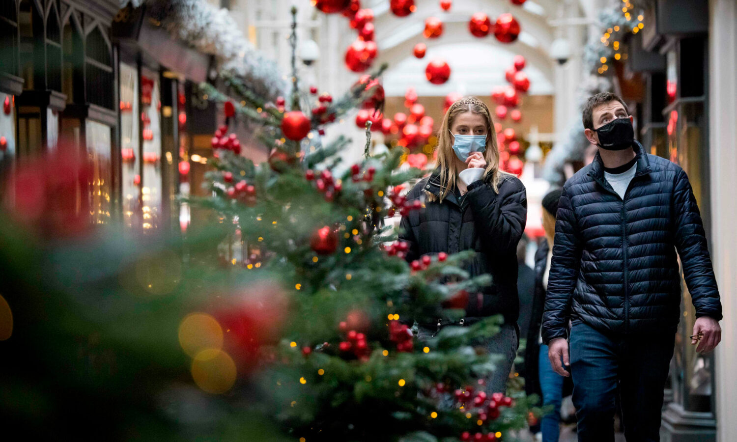 Ευρώπη: Καταναλωτική μανία για τα Χριστούγεννα υπό το φόβο ελλείψεων