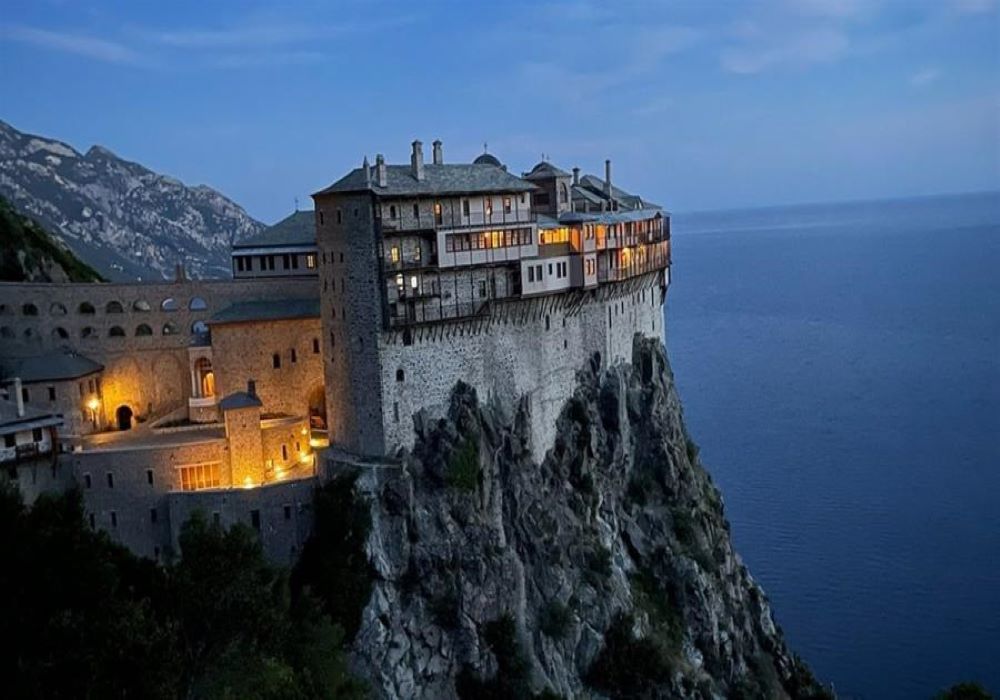 Στην Αρχή για το ξέπλυμα φάκελος χρηματοδότησης με τεράστια ποσά Ιεράς Μονής του Αγίου Όρους από μητέρα εφοπλιστή! Η δημιουργία δικτύου, ο θεωρητικός του Πούτιν και η πληρωμή προσώπων που προσέφεραν υπηρεσίες στη ρωσική κυβέρνηση! Η έρευνα των Αμερικανών για την ενεργό διασύνδεση του εφοπλιστή!