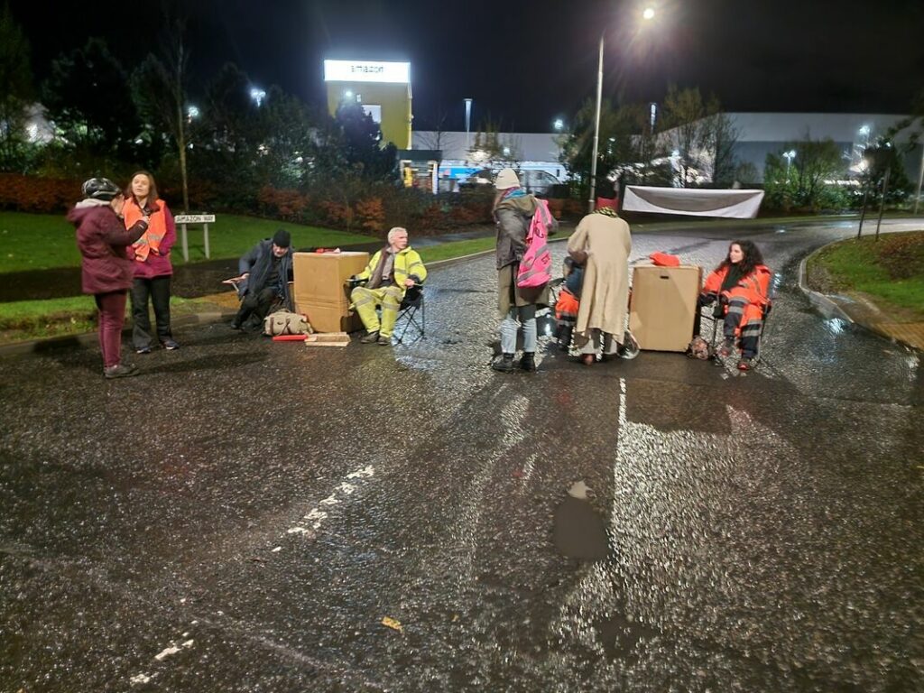 «Black Friday»: Η Amazon έγινε στόχος ακτιβιστών κατά της κλιματικής αλλαγής και απεργιών στην Ευρώπη
