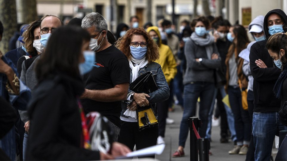 24 περιοχές με «κόκκινη κάρτα» στον εμβολιασμό