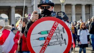 Αυστρία: Χιλιάδες άτομα διαδήλωσαν κατά των μέτρων για την πανδημία