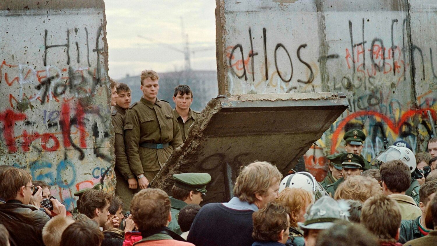 Το Τείχος του Βερολίνου, η Στάζι, η λαϊκή εξέγερση και η πτώση του