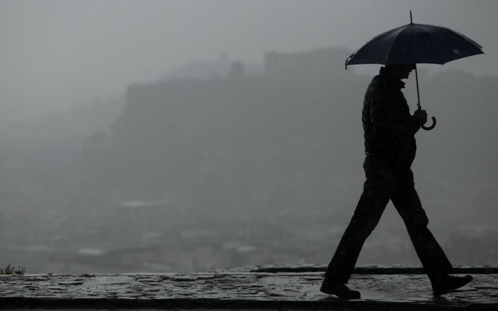 Τοπικές βροχές αναμένονται και αύριο σε αρκετές περιοχές, με μικρή περαιτέρω πτώση της θερμοκρασίας