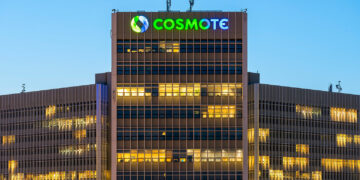 Στον όμιλο ΟΤΕ- Cosmote με την ιδιότητα του Digital Transformation & New Business Development Director εργάζεται ο οπαδός τον οποίο απέκλεισε δια βίου ο Ολυμπιακός λόγω ρατσιστικής επίθεσης στον διαιτητή της αναμέτρησης με την Βαλένθια στην Ευρωλίγκα!