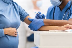Γιατροί αποτρέπουν εγκύους να εμβολιαστούν για τον κορωνοϊό