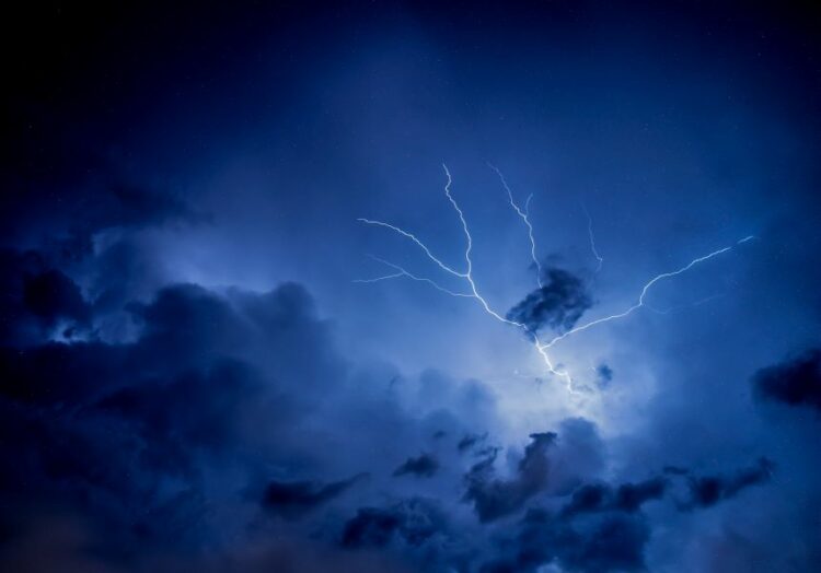 Έκτακτο δελτίο επιδείνωσης καιρού: Καταιγίδες και χαλάζι τις επόμενες ώρες