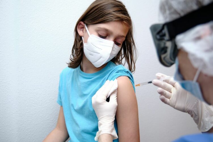 Στα εμβολιαστικά κέντρα των ενηλίκων θα γίνονται και οι εμβολιασμοί των παιδιών ηλικίας 5 - 11 ετών,