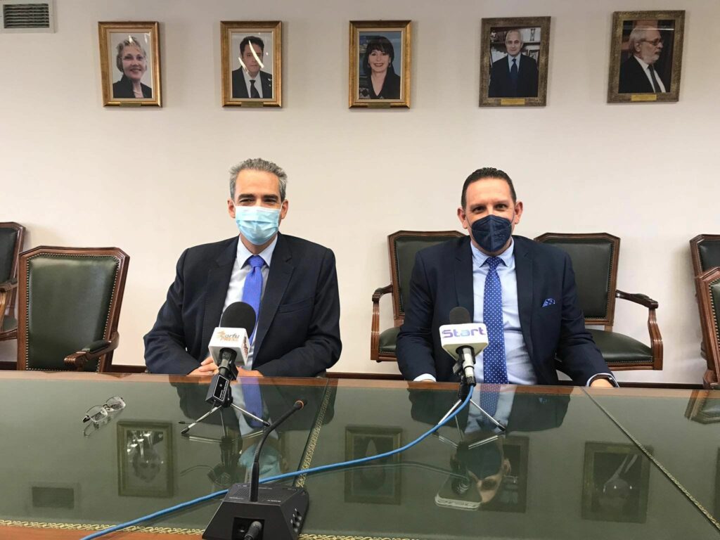 Συρίγος: «Θεωρώ τρομερό πολιτικό μήνυμα αυτό που δίνει η νεολαία με το εμβολιασμό της»
