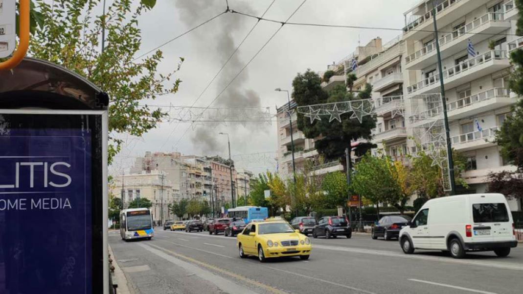 Φωτιά σε εστιατόριο στο κέντρο της Αθήνας, στην Μητροπόλεως