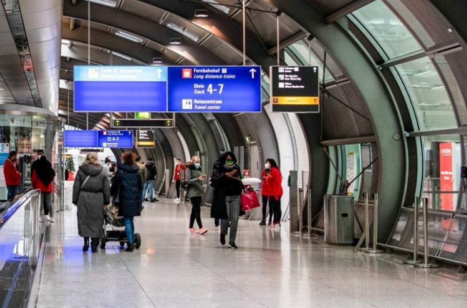 Γερμανία: Καραντίνα για τους ανεμβολίαστους ταξιδιώτες από Ελλάδα