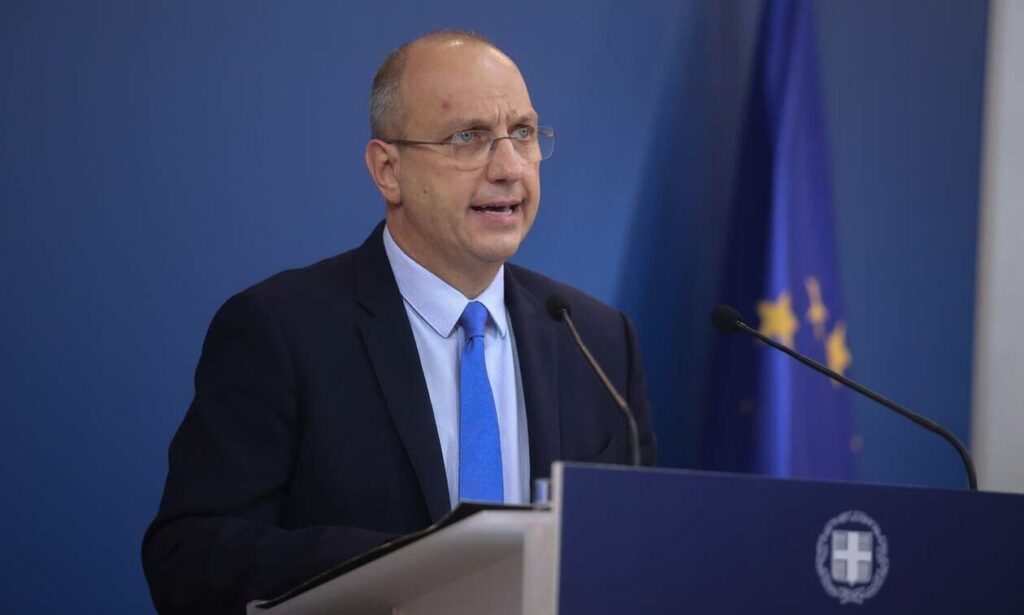 Γιάννης Οικονόμου: «Τη Δευτέρα θα προχωρήσουμε στην επίταξη ιδιωτών γιατρών»