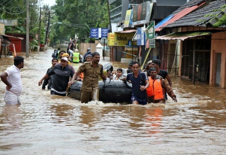 Ινδία: Νεκροί και αγνοούμενοι από τις πλημμύρες