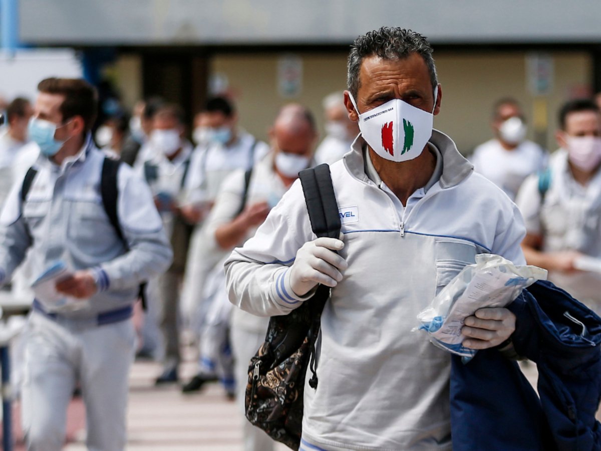 Νέα στρατηγική κατά του κορωνοϊού - Η Ιταλία καταφέρνει να περιορίσει τις διαδηλώσεις των αντιεμβολιαστών