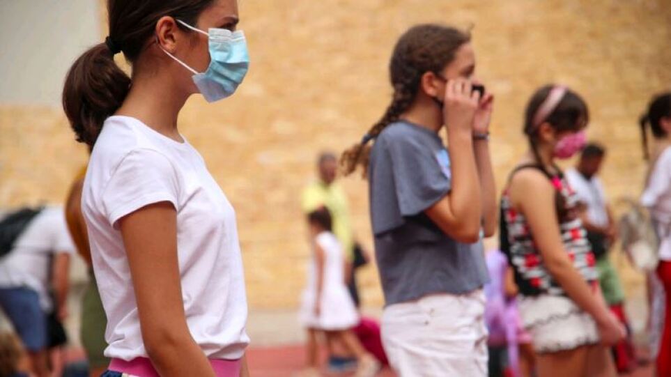 Κορωνοϊός: 10.000 παιδιά και έφηβοι 4 έως 18 ετών νόσησαν την τελευταία εβδομάδα