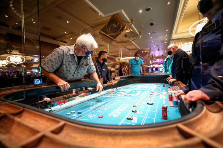 Λογιστής έπαιξε 16 εκατ. ευρώ πελατών στο καζίνο και στο στοίχημα