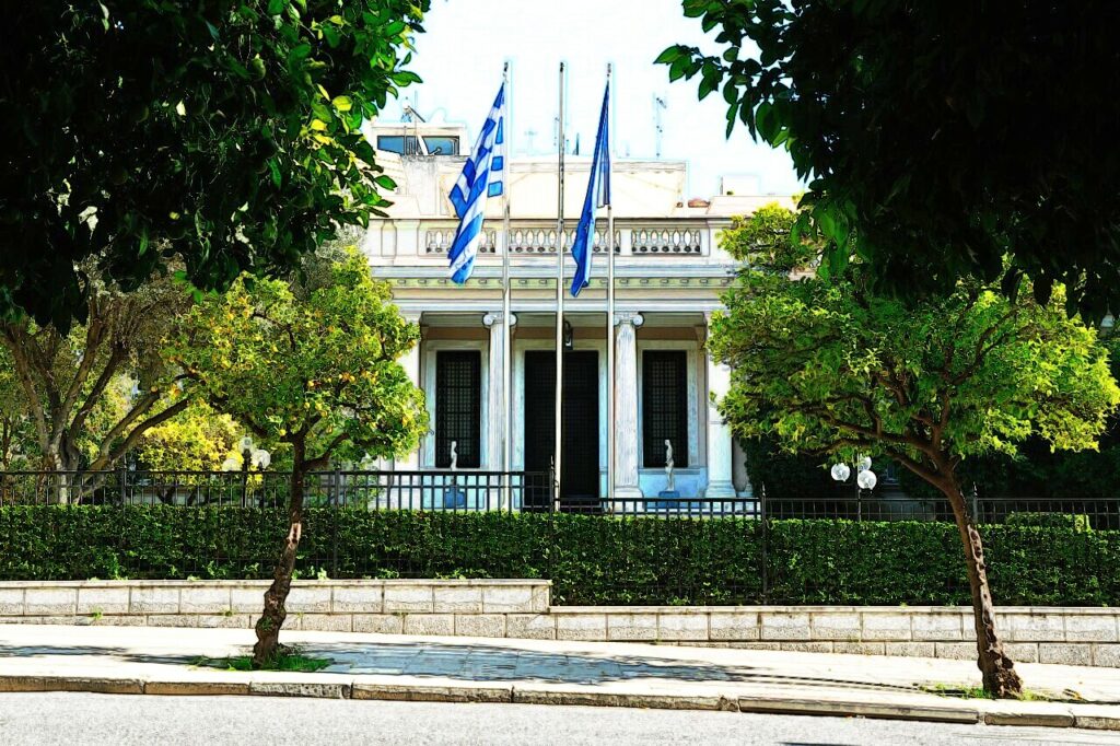 Κορυφαίος παράγοντας, έντιμος και ικανός, «αποστασιοποιείται» από το «συρφετό» του Μαξίμου…