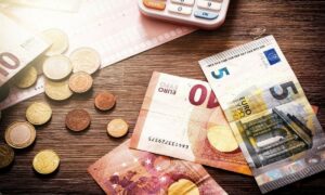 Αυτοί είναι οι νέοι μισθοί και συντάξεις από το 2026