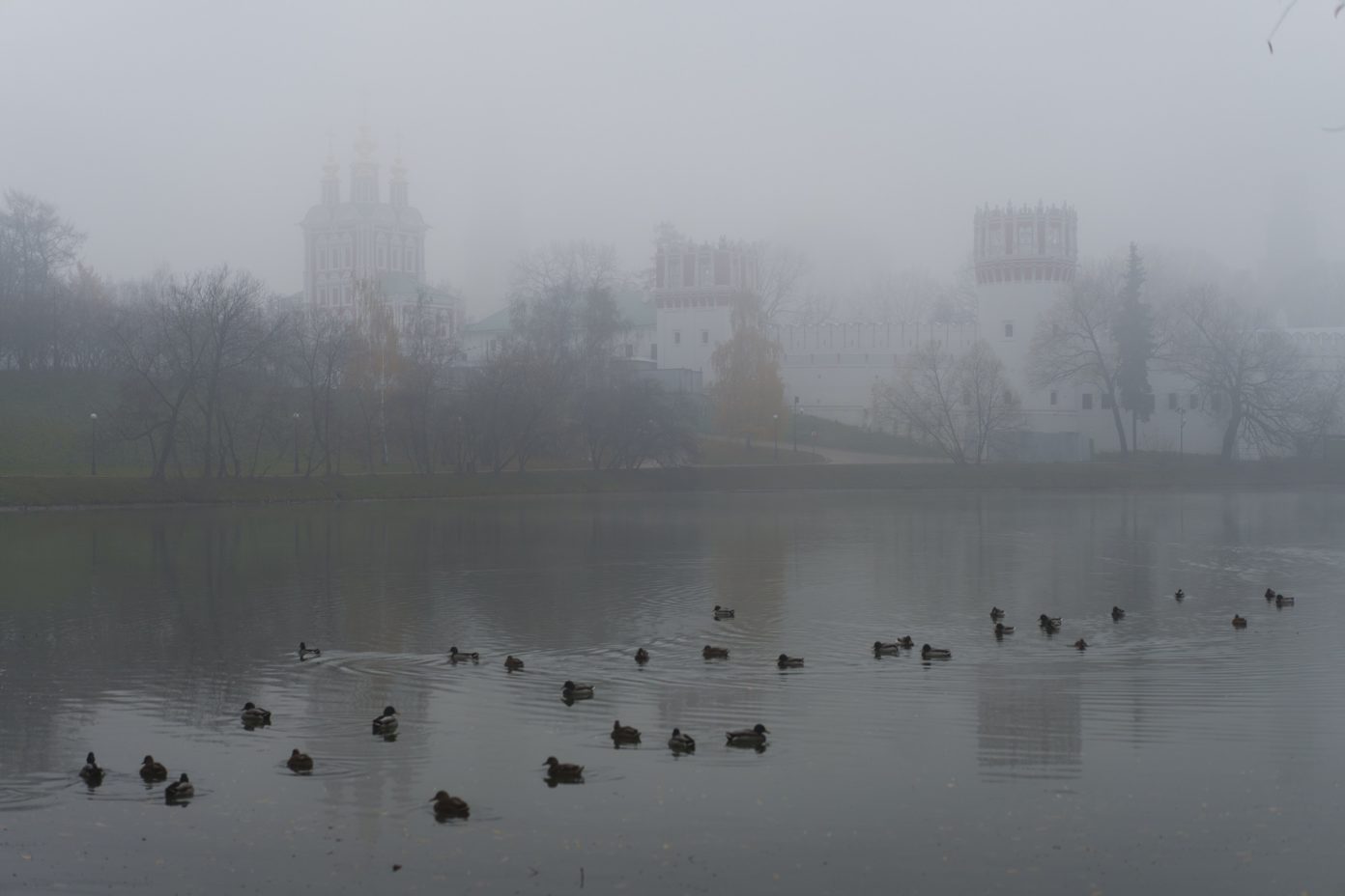 Πυκνή ομίχλη σε ύψος 120 μέτρων κάλυψε τη Μόσχα