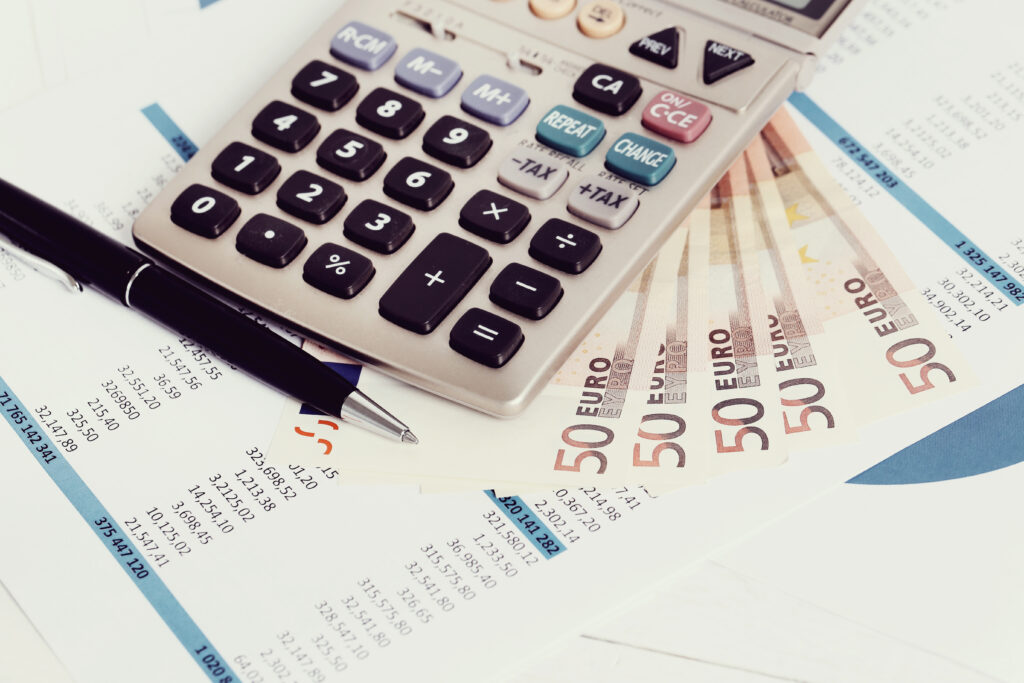 Προς τρίμηνη παράταση οδεύει η επιδότηση παγίων δαπανών