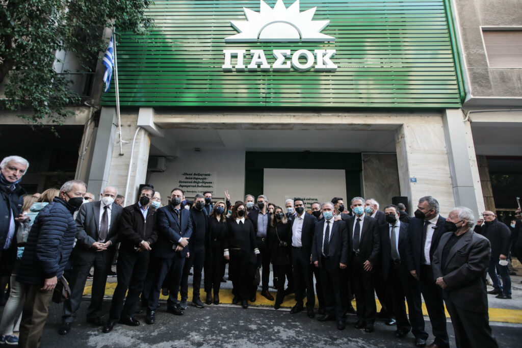 Ο ήλιος του ΠΑΣΟΚ στη Χαριλάου Τρικούπη