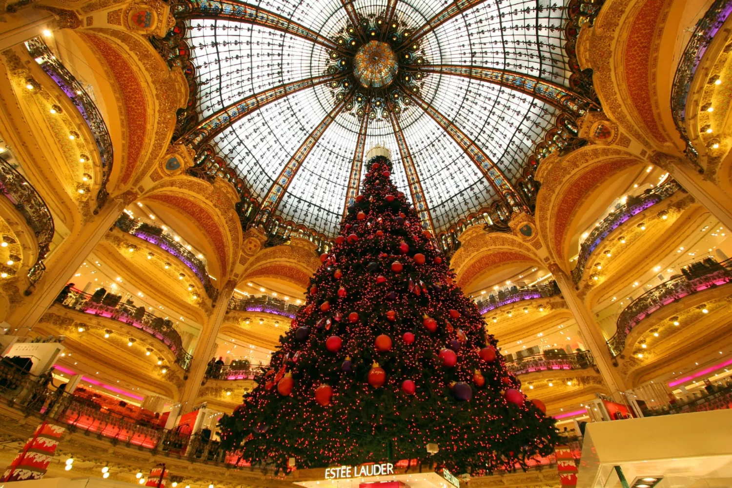 Στο πνεύμα των Χριστουγέννων – 6 υπέροχα στολισμένα πολυκαταστήματα της Ευρώπης