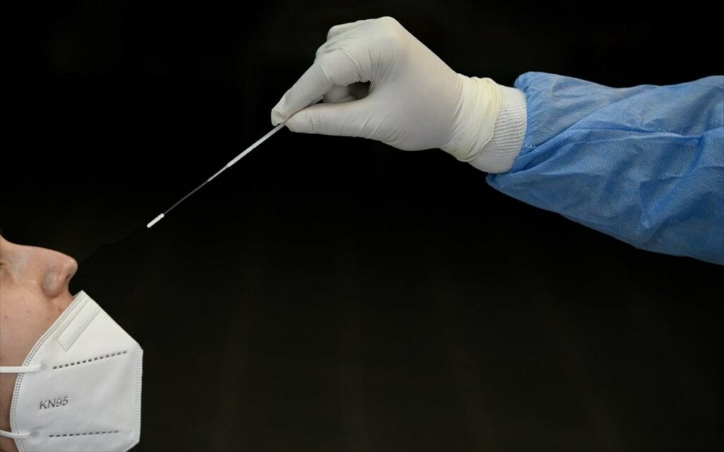 Τα rapid test είναι καλύτερα από τη μύτη παρά από το στόμα
