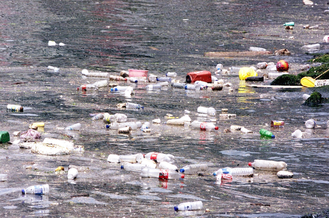 Αραπάκης: Μεγάλη απειλή η πλαστική ρύπανση – Η ανθρωπότητα δεν θα μπορέσει να επιβιώσει