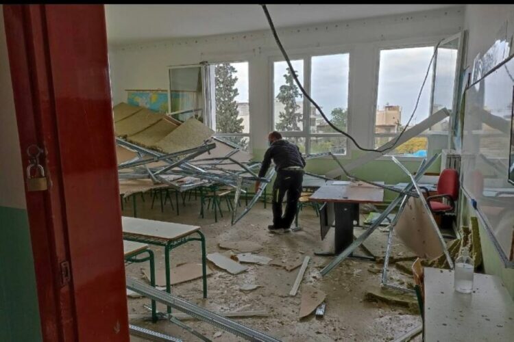 Θεσσαλονίκη: Έπεσε η οροφή σε δημοτικό σχολείο – Από θαύμα σώθηκαν οι μαθητές
